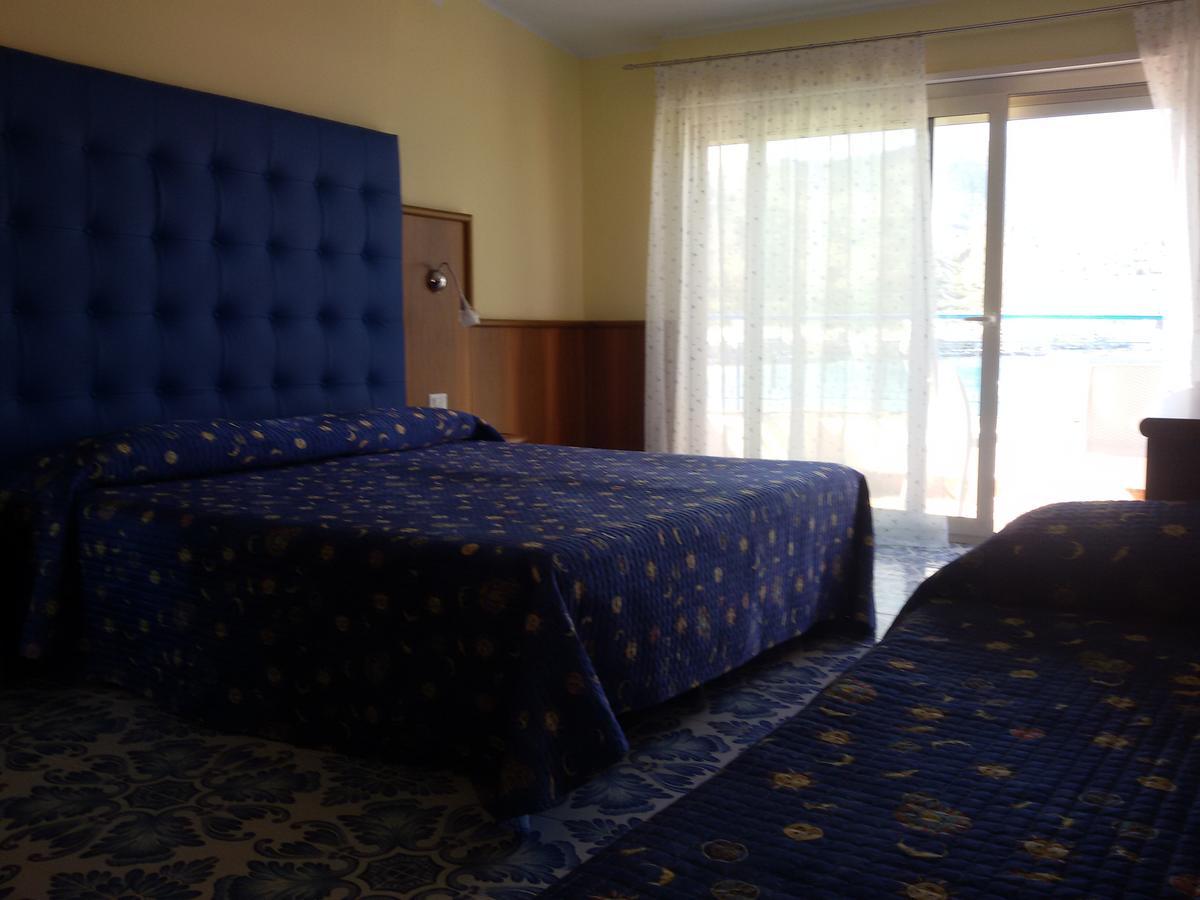 Hotel Panoramic Giardini Naxos Exterior foto