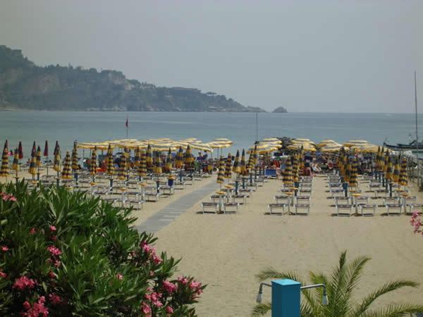 Hotel Panoramic Giardini Naxos Exterior foto
